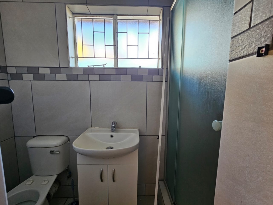 5 Bedroom Property for Sale in Kannoniers Park North West